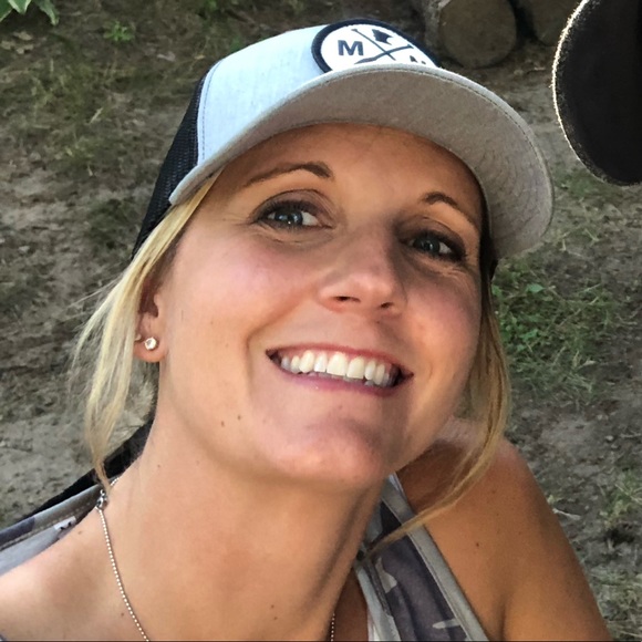 Meet your Posher, Jennifer - Picture 1 of 1